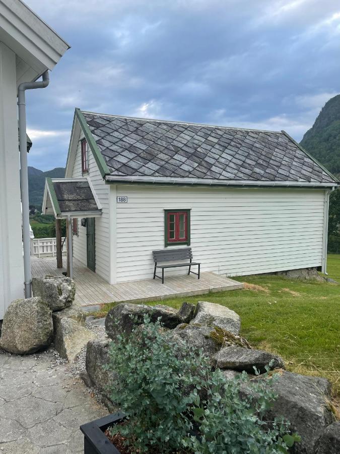 Hoiland Gard Gardshotellet Hjelmeland Exterior photo