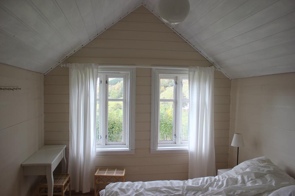 Hoiland Gard Gardshotellet Hjelmeland Room photo