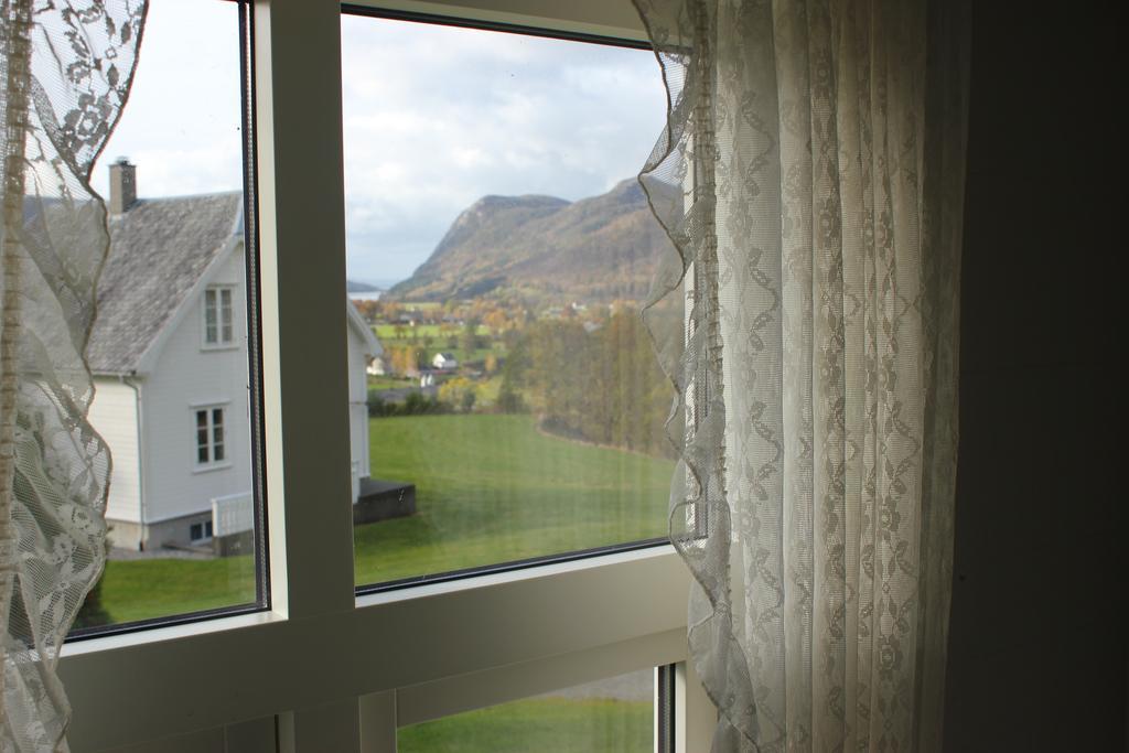 Hoiland Gard Gardshotellet Hjelmeland Room photo